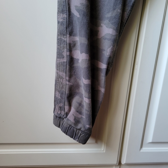 Athleta farallon Camo jogger pants 8P - Picture 8 of 14